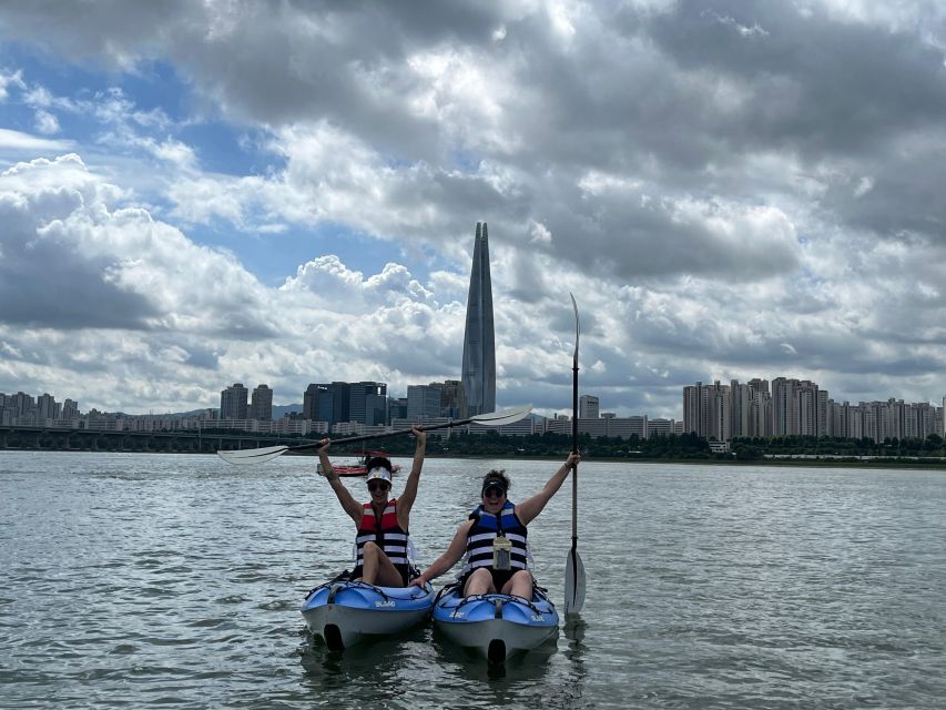Seoul: Stand Up Paddle Board (SUP) & Kayak in Han River - Facilities matter more than you think: lockers, showers, and hair dryers