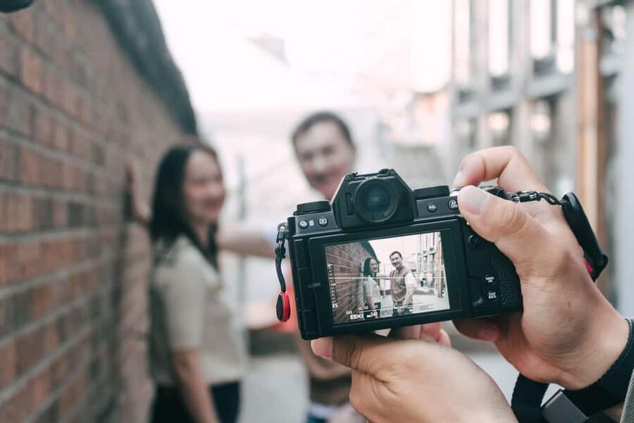 Seoul: Street Photoshoot and Hidden Gem History Walking Tour - Ikseon-dong Hanok Cafe Street: The Alley Look You Want