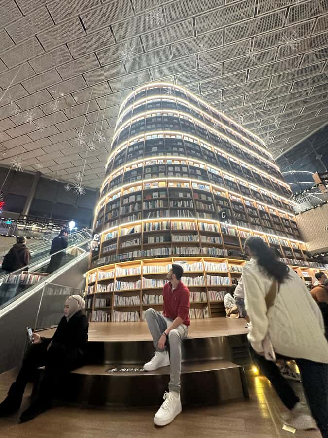 Seoul: Temple & Starfield COEX Mall Gourmet Tour in Gangnam - Gangnam at Night: Bongeunsa and COEX in One Walk