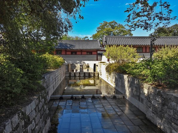 Seoul UNESCO Heritage Palace, Shrine, and More Tour - Meeting in Myeongdong: how the tour starts and how you’ll move
