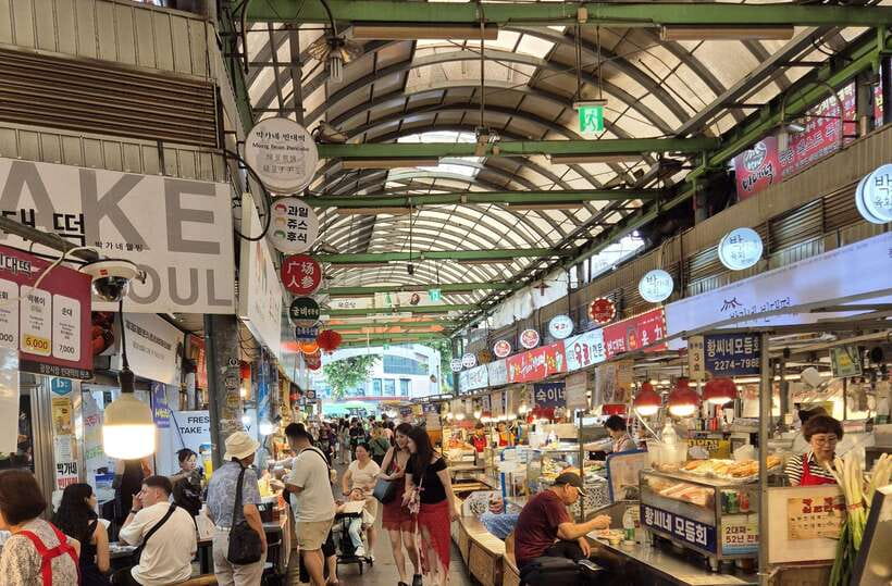 Seoul: UNESCO Palace and Street Foods Guided Tour - Should You Book This Seoul Palaces and Gwangjang Street Food Tour?