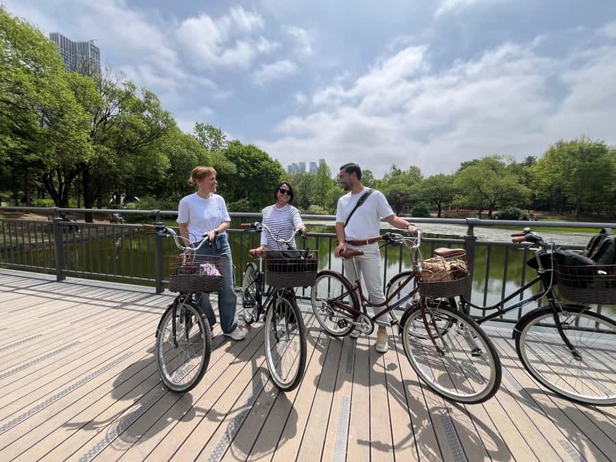 Seoul: Urban Nature Bike Tour along Han River - Autumn Seoul feels different when you ride