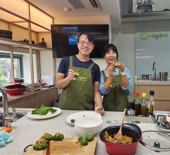 Seoul: Vegan Temple Food Class, Jogyesa & Changdeokgung Tour - Jogyesa Temple Stroll: Zen Buddhism in Seoul’s Middle of Everything