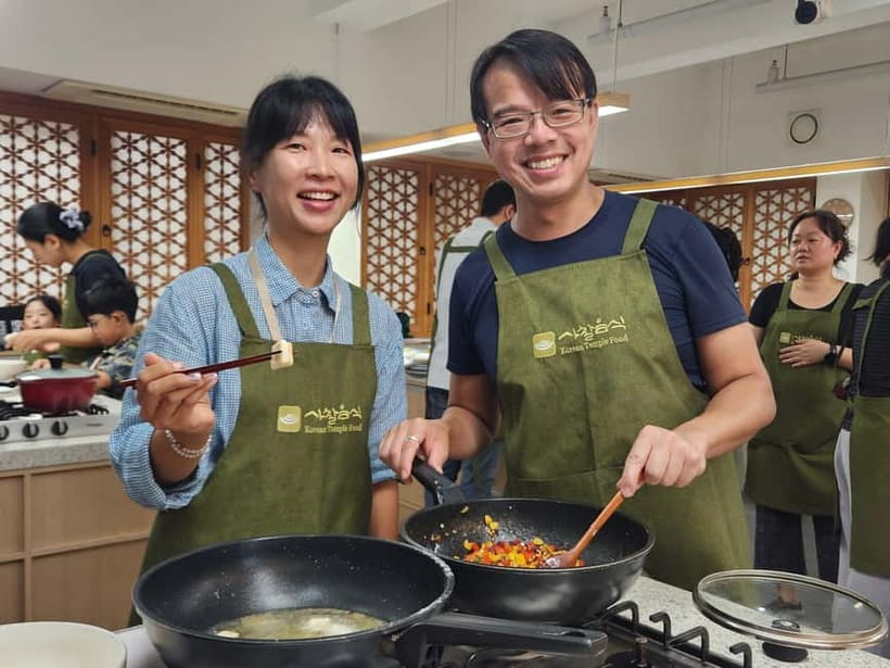 Seoul: Vegan Temple Food Class, Jogyesa & Changdeokgung Tour - What Temple Cuisine Philosophy Means on Your Plate