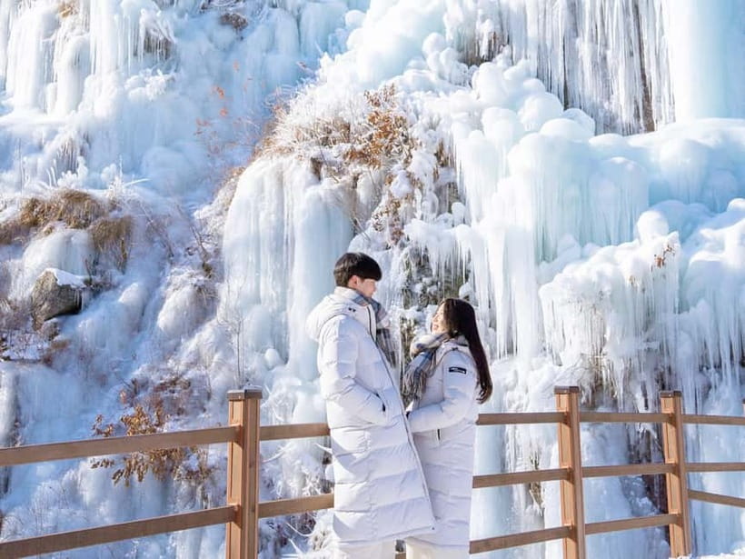 Seoul: Vivaldi Park Winter Ski with Eobi Ice Valley Day Tour - Eobi Ice Valley: Your Quick Hit of Natural Icicles