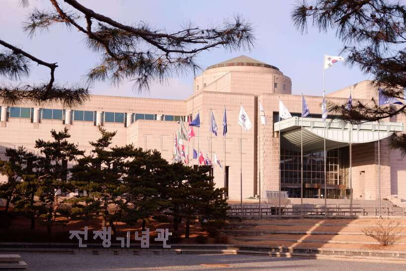 Seoul: War Memorial, Jogyesa Temple & Tapgol Park Tour - Should you book this Seoul War Memorial, Jogyesa Temple & Tapgol Park tour?