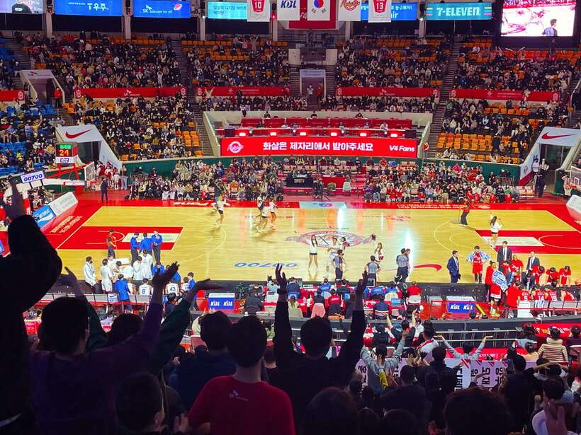 Seoul: Watching Sports Match & Local Food Experience - Pre-game meal: learning the match fast (and eating before the noise)