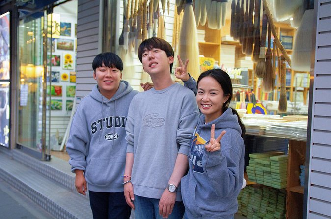 Small Group (7pax) Seoul Tour with Pickup/Dropoff (No Shopping) - Gwangjang Market: food culture with a guided sense of what to try