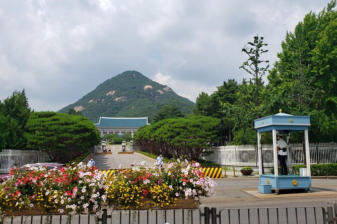 (Small Group) Palace & Seoul Old Town Highlights - Gyeongbokgung Palace: ticket included and real time to see it