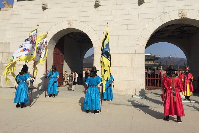 Small-Group Royal Palace and Seoul City Tour (hotel pick-up) - Getting Picked Up and Keeping the Day Moving