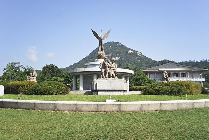 Small-Group Seoul Tour with Gyeongbokgung Palace (hotel pick-up) - National Folk Museum: A Quick Way to Understand Daily Korea