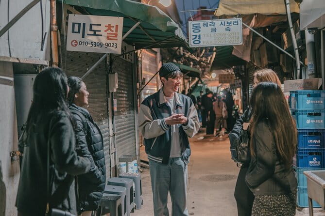 Street photoshoot and Seoul Hidden gem History Walking Tour - Cheonggyecheon Stream and Seun Arcade: the sunset contrast you came for