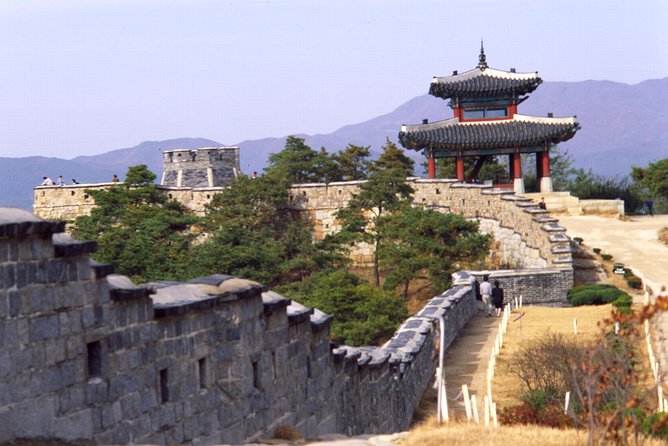 Suwon Hwaseong Fortress and Korean Folk Village Day Tour from Seoul - The ginseng center stop: how it fits and what to watch for
