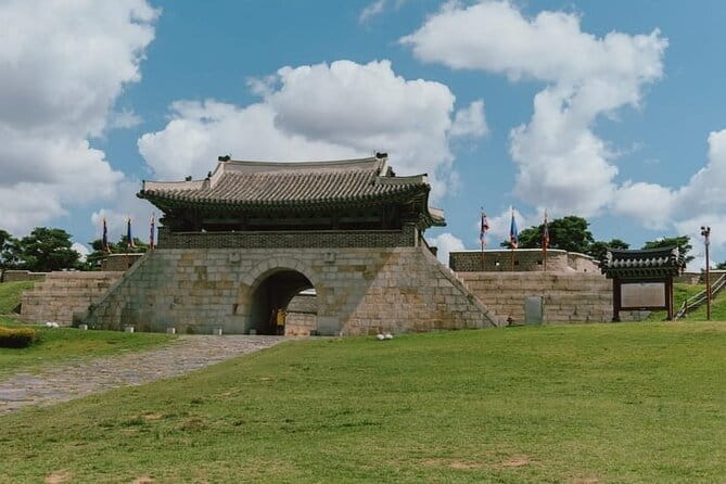 Suwon Hwaseong+Gwangmyeong Cave+Starfield Library from Seoul - A day trip that actually fits: Seoul to Suwon in one push