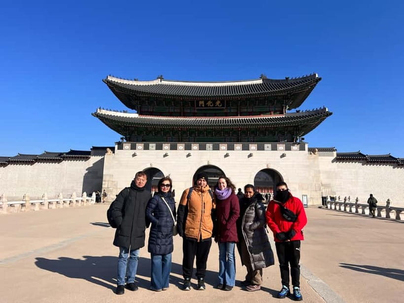 Time Travel in Seoul: Gyeongbokgung, Folk Museum & Bukchon - The hanok tea stop: where your eyes and feet get to rest