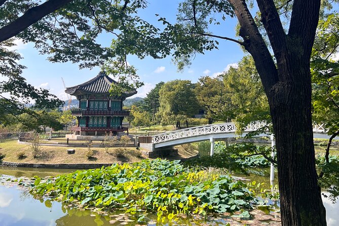 Time Travel in Seoul: Gyeongbokgung Palace, Folk Museum & Bukchon - Key highlights