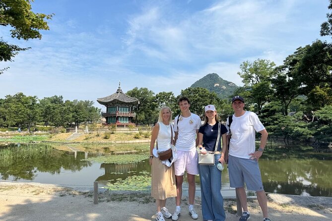 Time Travel in Seoul: Gyeongbokgung Palace, Folk Museum & Bukchon - A 3-hour Seoul route that actually makes sense