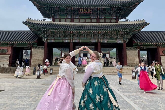 Tour Seoul’s oldest district with a storyteller from Bukchon - Samcheongdong/Bukchon alley tales: politicians, tycoons, and feng shui capital logic