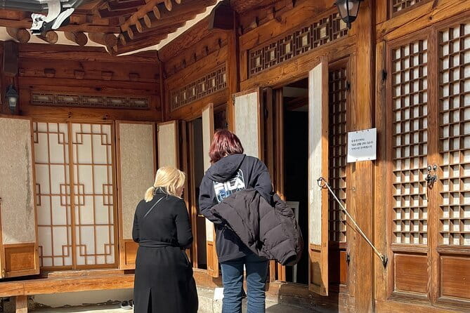 Tour Seoul’s oldest district with a storyteller from Bukchon - Meeting at Anguk Station Exit 4 and what a private start means