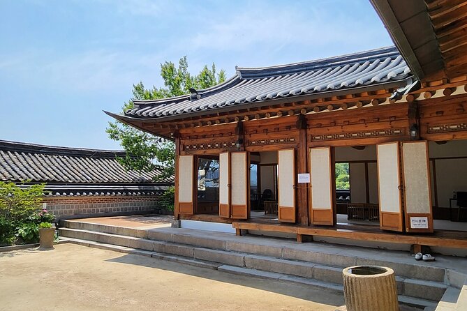 Traditional Gourmet - Tea Stop and Street-Food Dessert: Build a Seoul Flavor Arc
