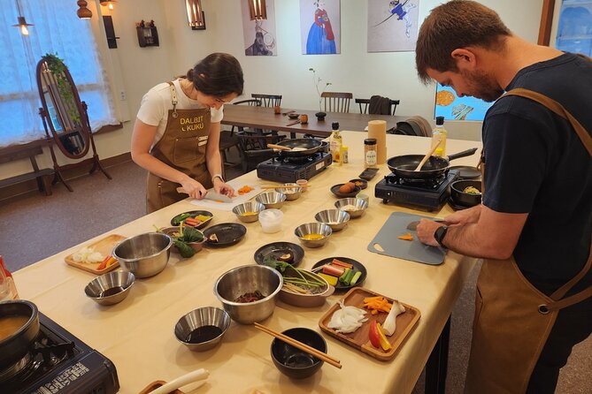 Traditional Korean 6-Dish Cooking Class + Hidden Alley Tour Seoul - Welcome tea, culture talk, and learning the logic behind Korean food