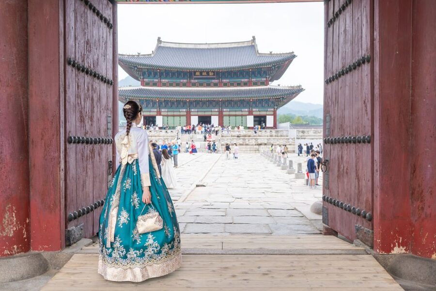 Your Personal Seoul Photographer! - Meeting at Anguk Station: where the photo session starts fast