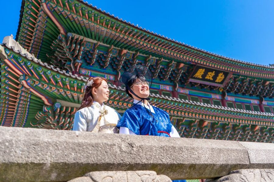 Your Personal Seoul Photographer! - The in-between: Samcheong-dong for texture and variety