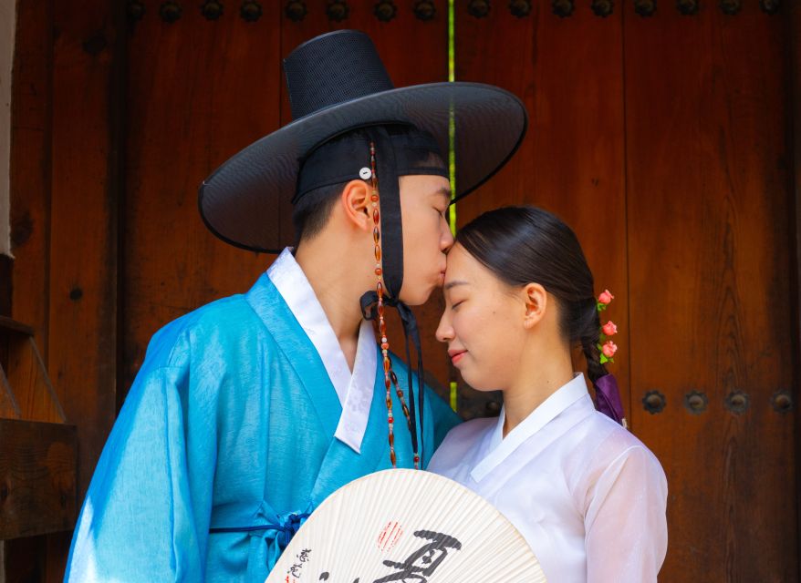 Your Personal Seoul Photographer! - Posing help that actually fits the place