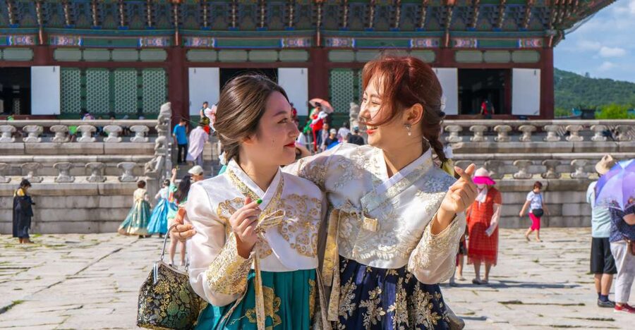 Your Personal Seoul Photographer! - Gyeongbokgung Palace photo stop: turning crowds into clean shots